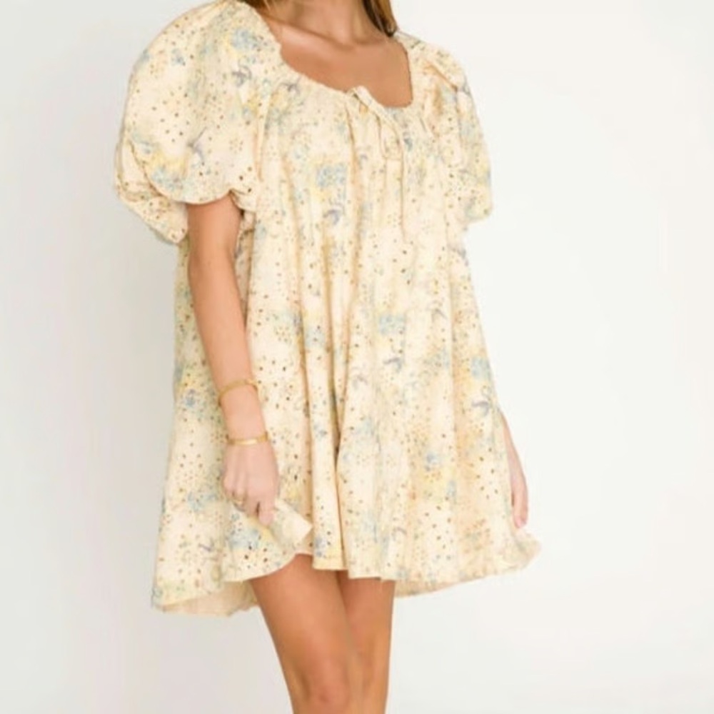 NWT Sofia the label Floral Cream Puff Sleeve Dress